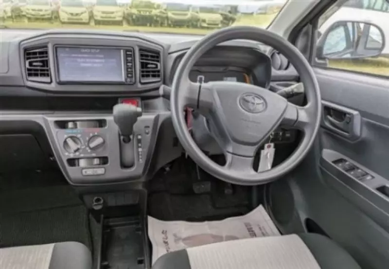 Toyota Pixis    - 2018