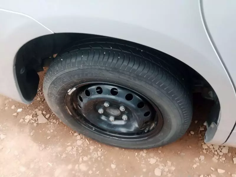 Toyota Noah   - 2012