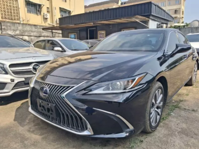 Lexus ES 300 - 2021