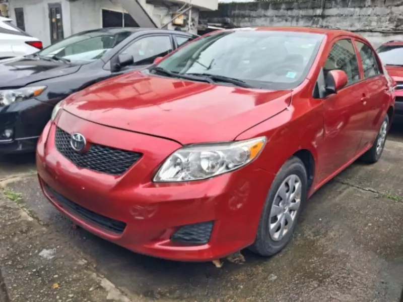 Toyota Corolla   - 2010