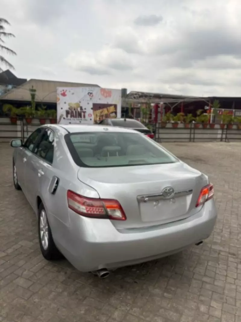 Toyota Camry   - 2011