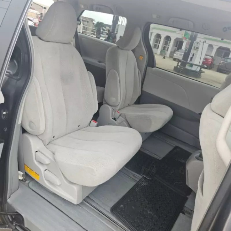 Toyota Sienna   - 2011