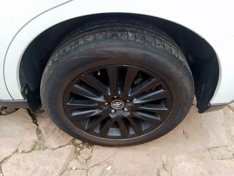 Toyota Harrier   - 2014