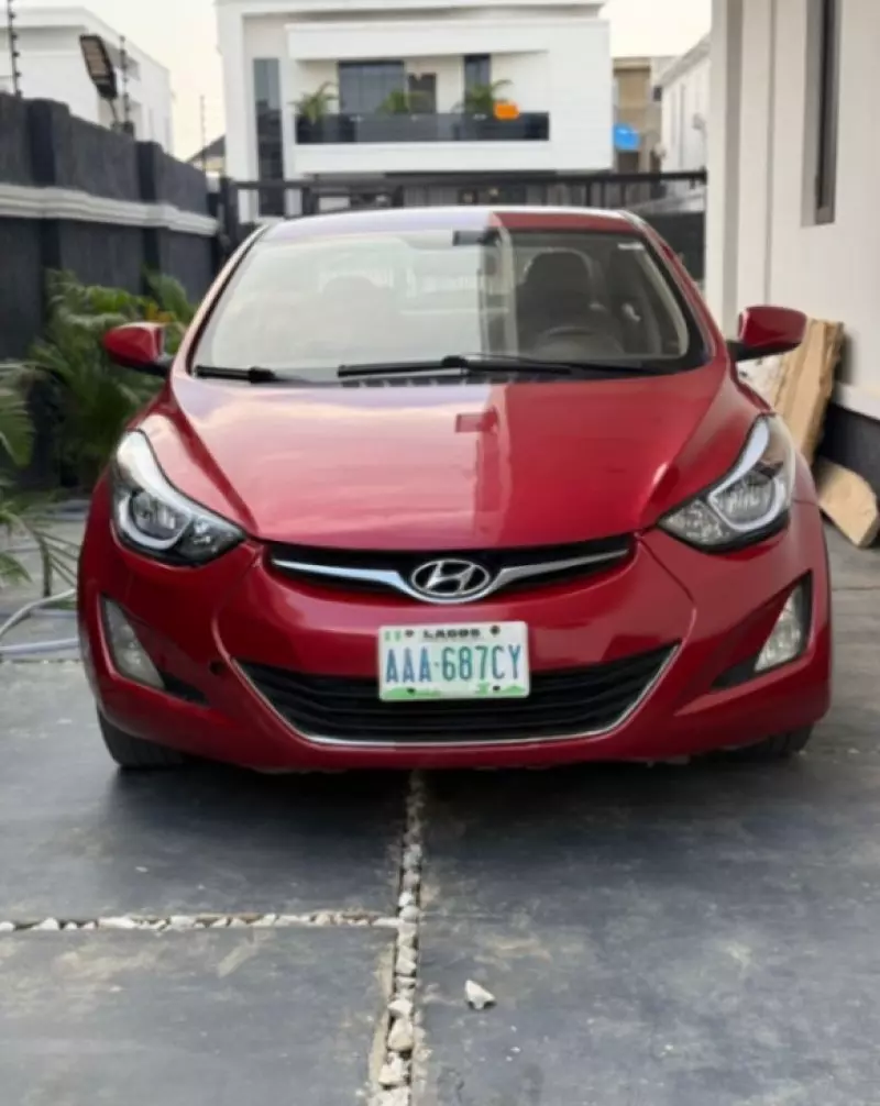 Hyundai Elantra   - 2013