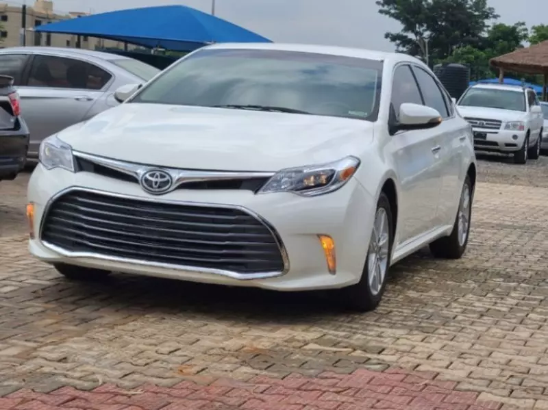 Toyota Avalon   - 2017