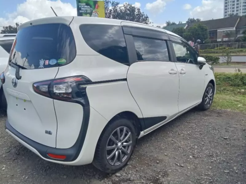 Toyota Sienta Hybrid    - 2018