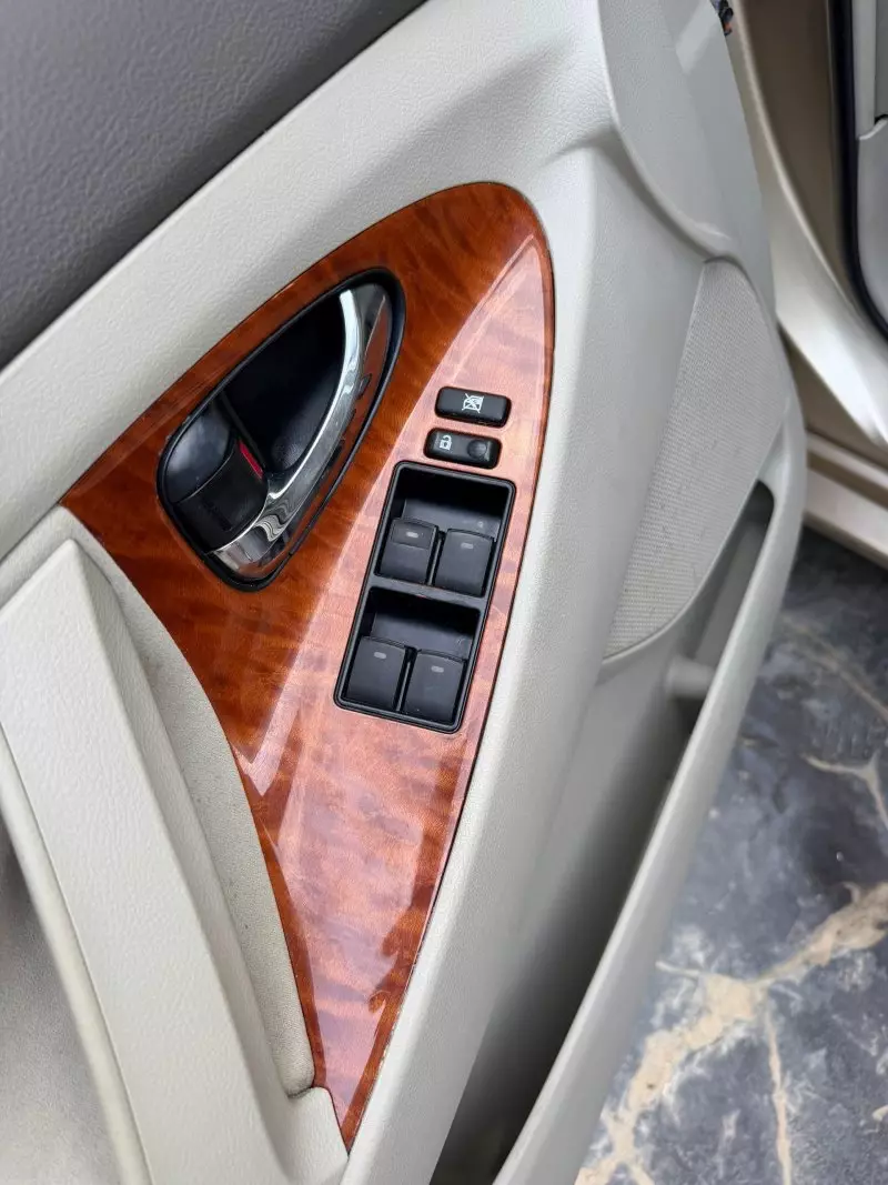 Toyota Camry   - 2011