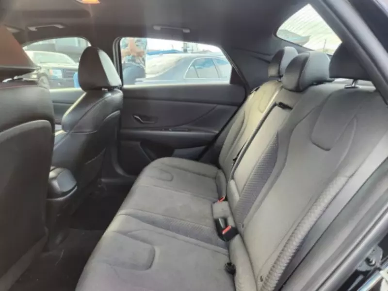 Hyundai Elantra   - 2021
