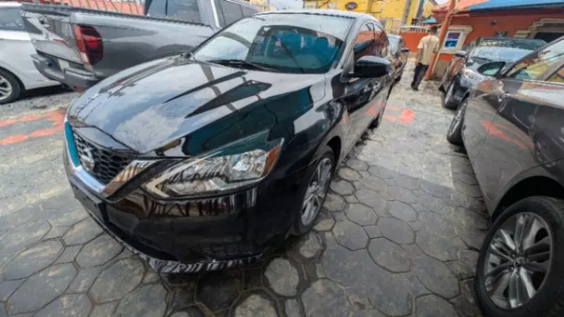 Nissan Sentra   - 2016