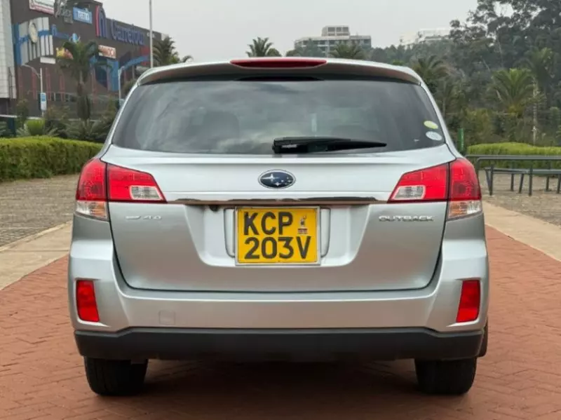 Subaru Outback   - 2011