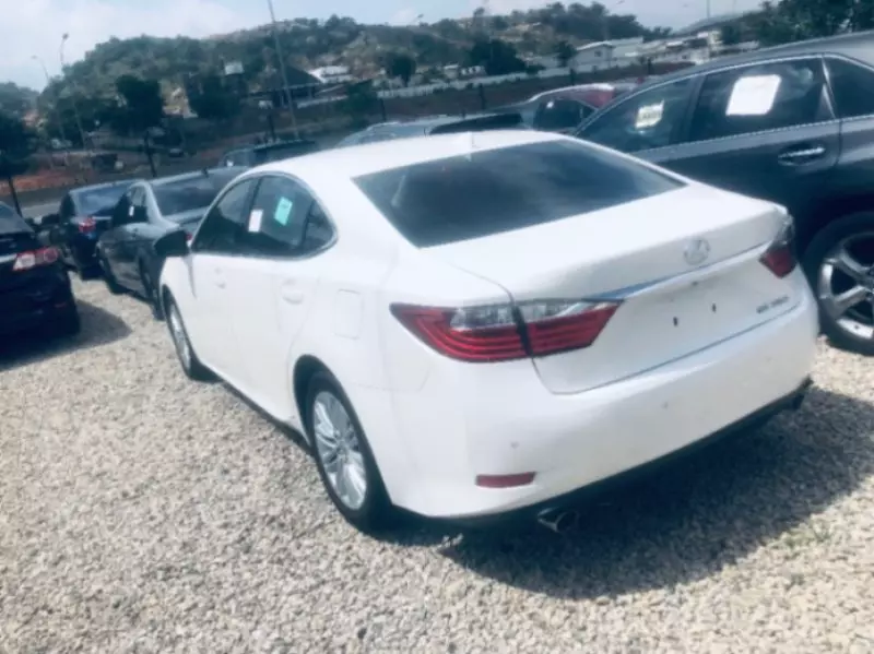 Lexus ES 330   - 2015