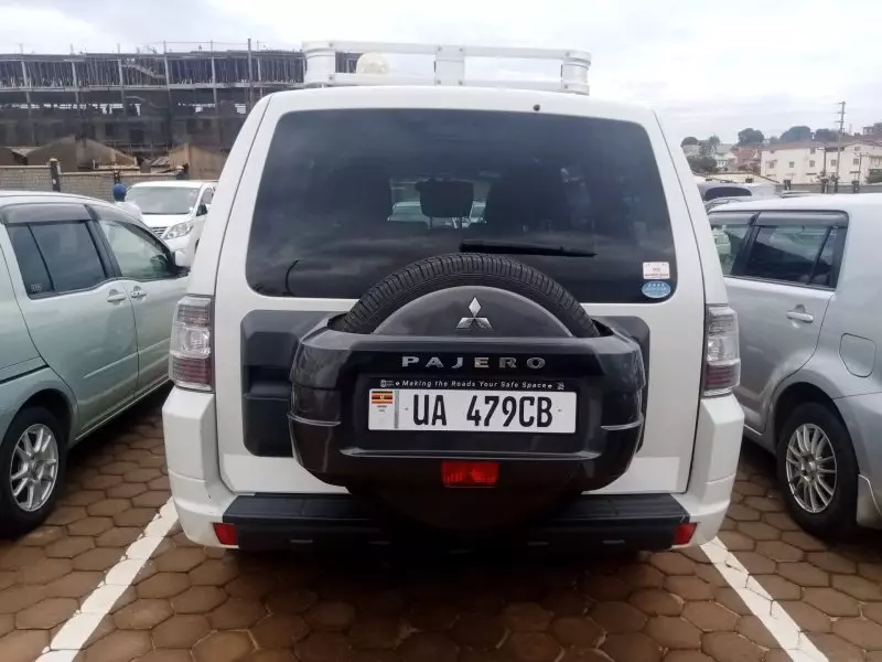 Mitsubishi Pajero   - 2010