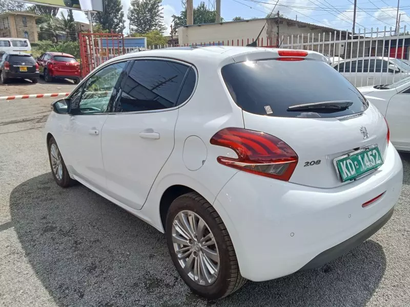 Peugeot 208   - 2018