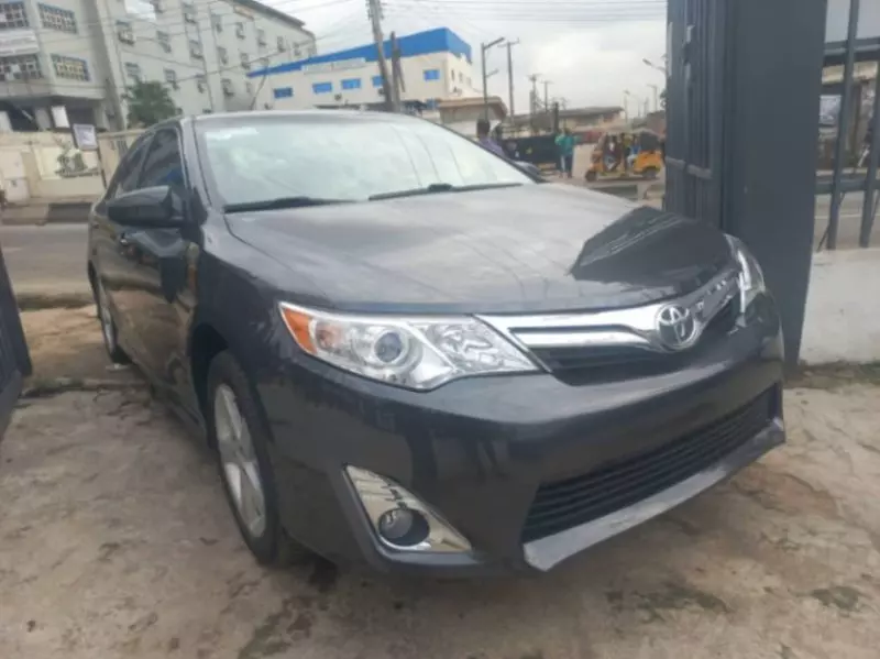Toyota camry   - 2012