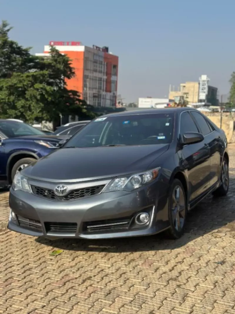 Toyota Camry   - 2013