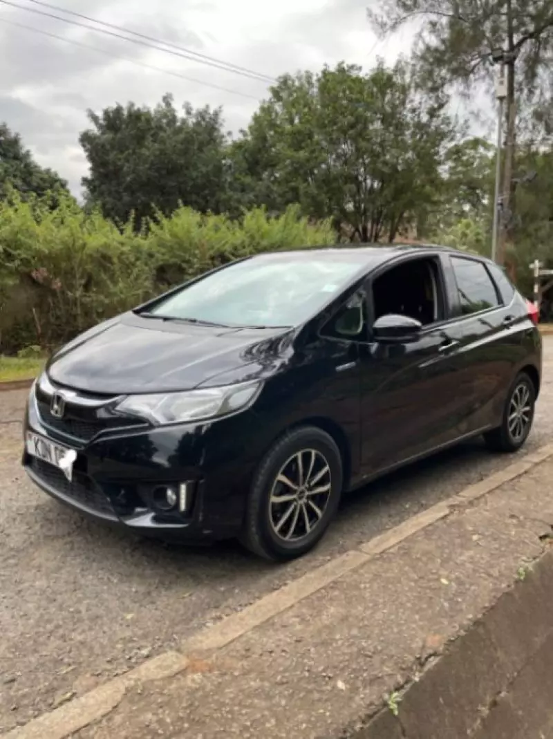 Honda Fit Hybrid    - 2016