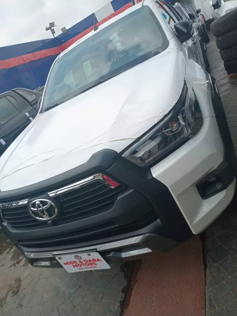 Toyota Hilux   - 2025