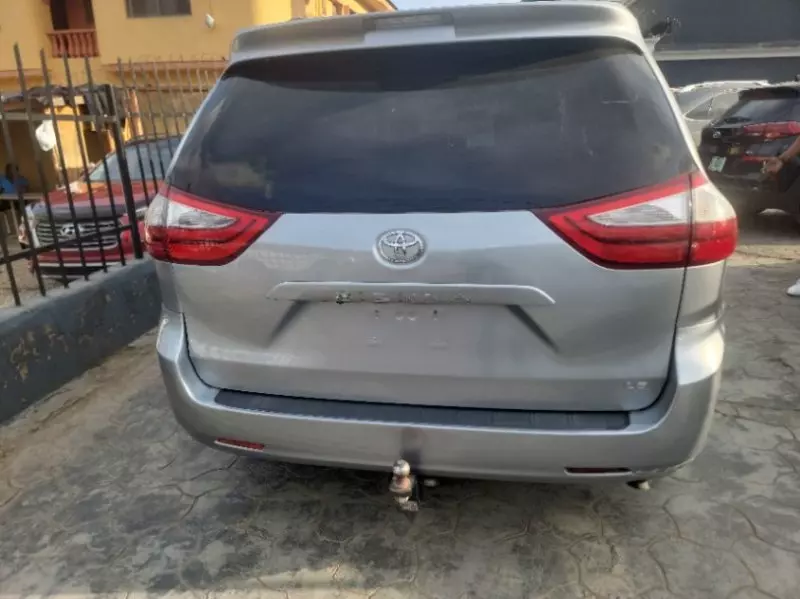 Toyota Sienna   - 2015