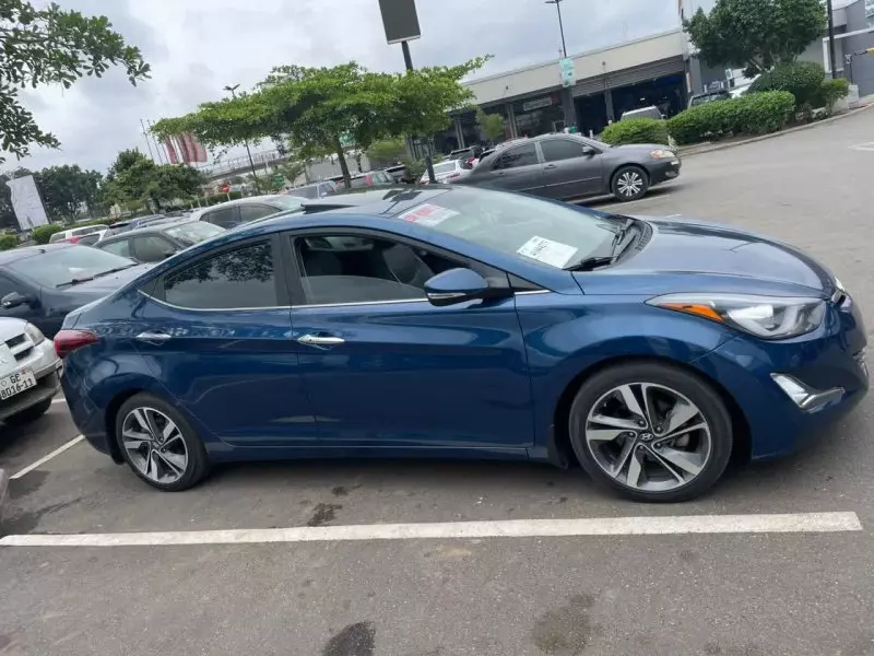 Hyundai Elantra   - 2015