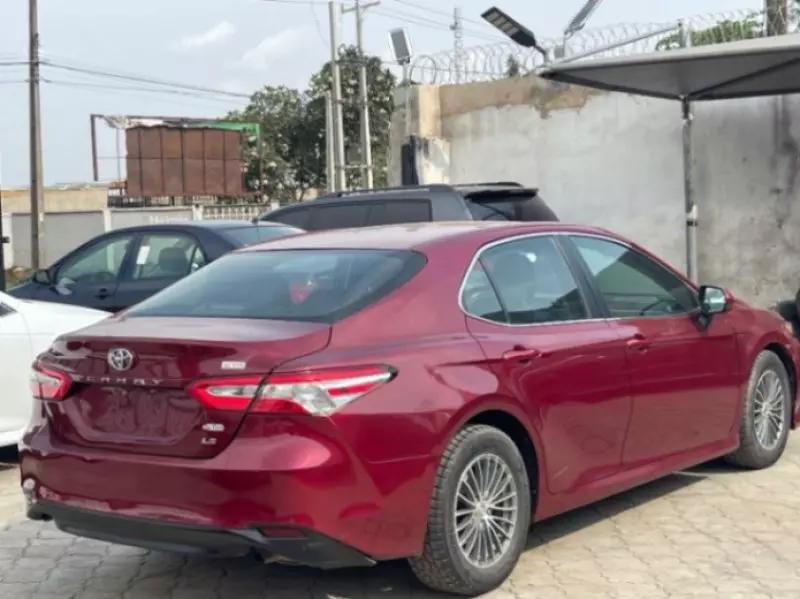 Toyota Camry   - 2018