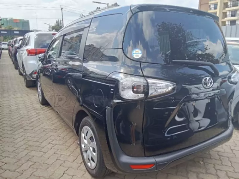 Toyota Sienta   - 2018