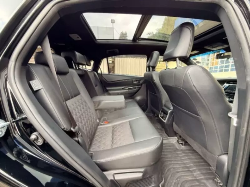 Toyota Harrier   - 2019