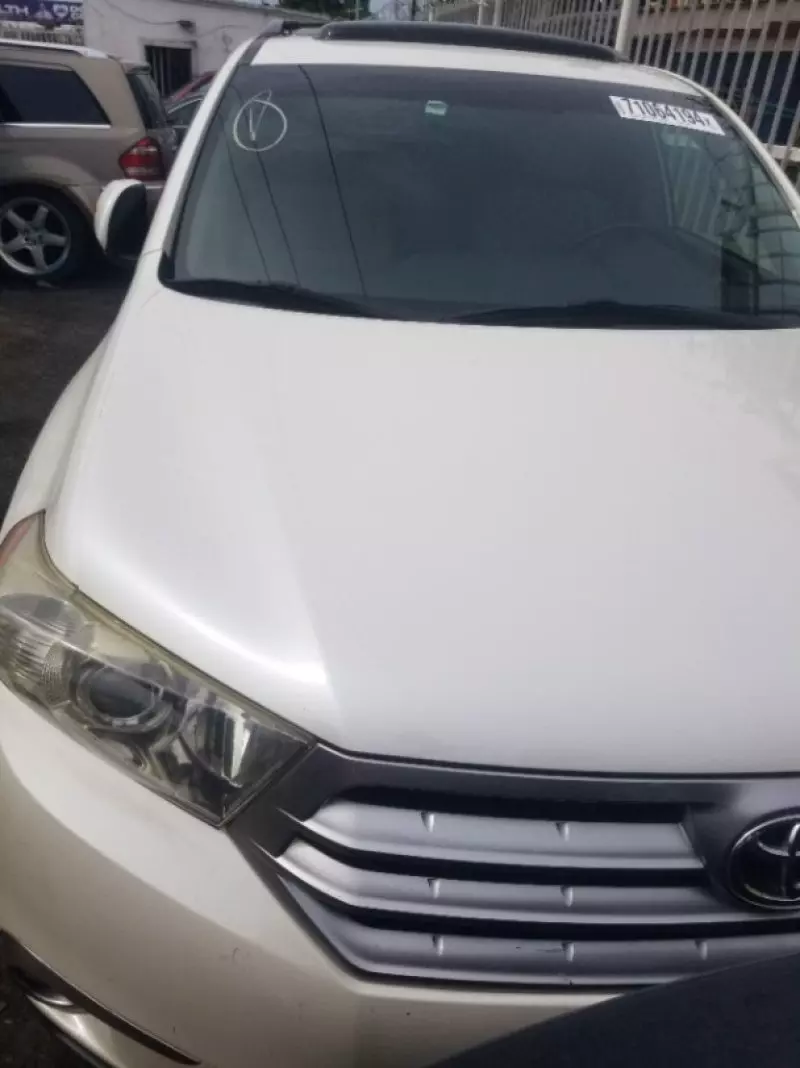 Toyota Highlander   - 2012