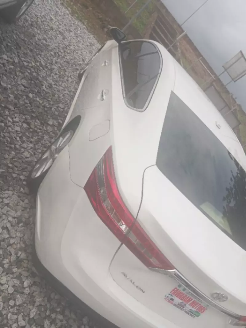 Toyota Avalon   - 2013