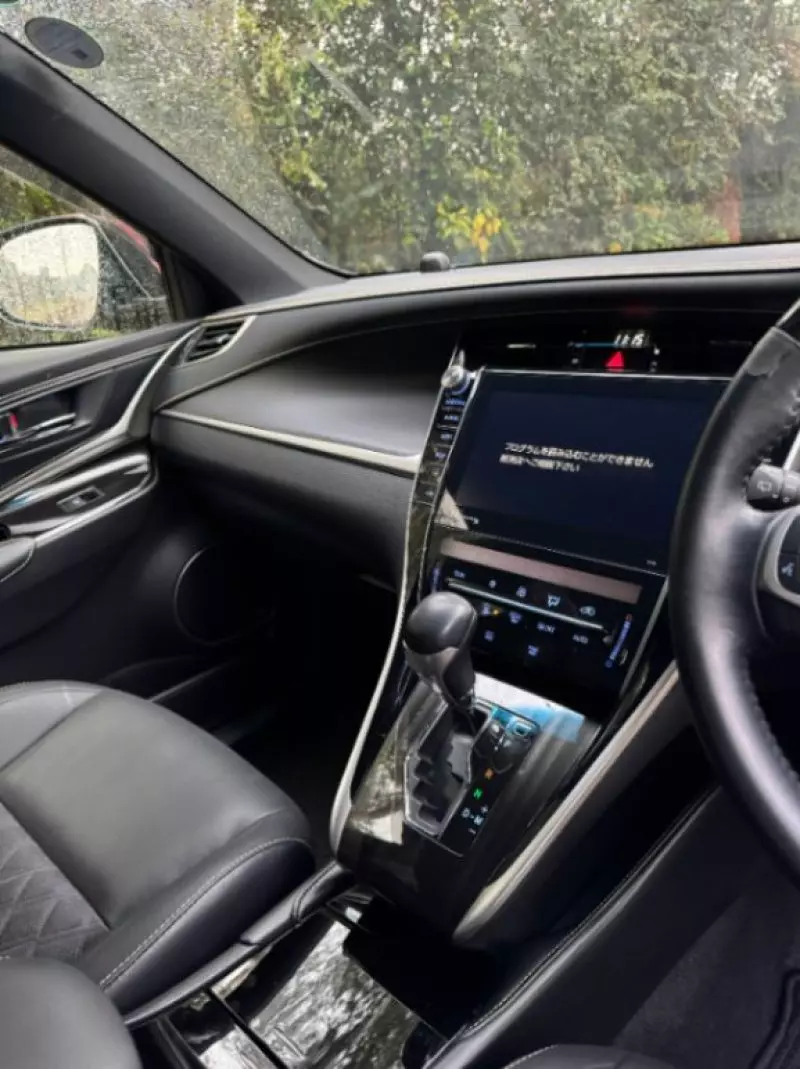 Toyota Harrier   - 2019