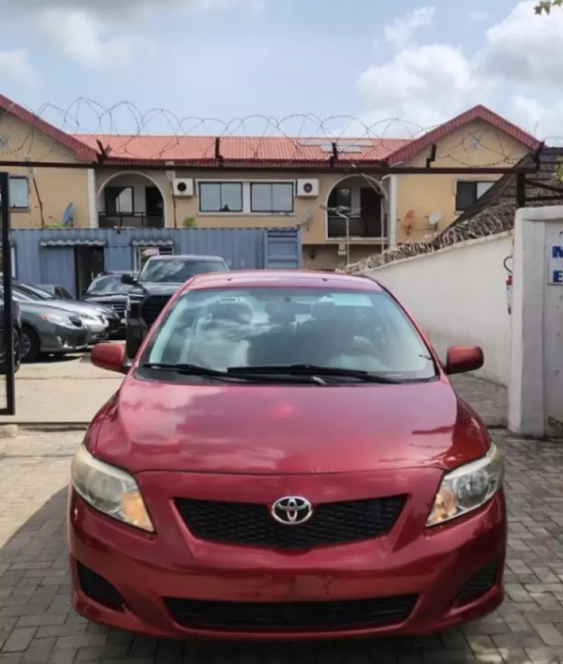 Toyota Corolla   - 2010