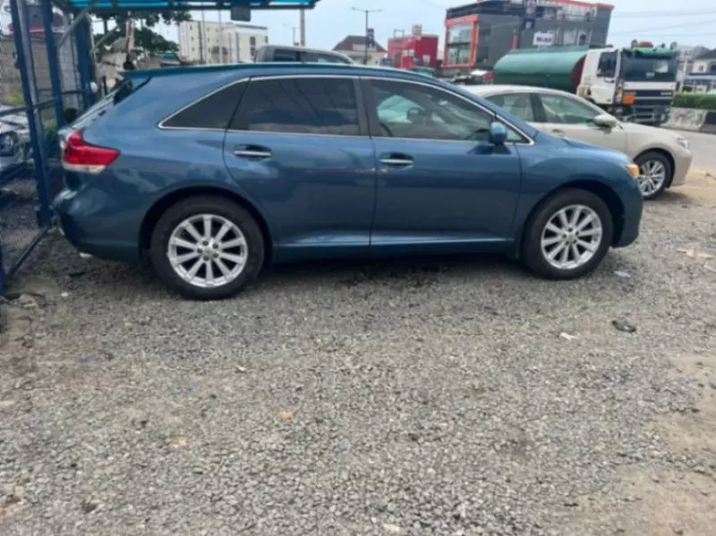 Toyota Venza   - 2012