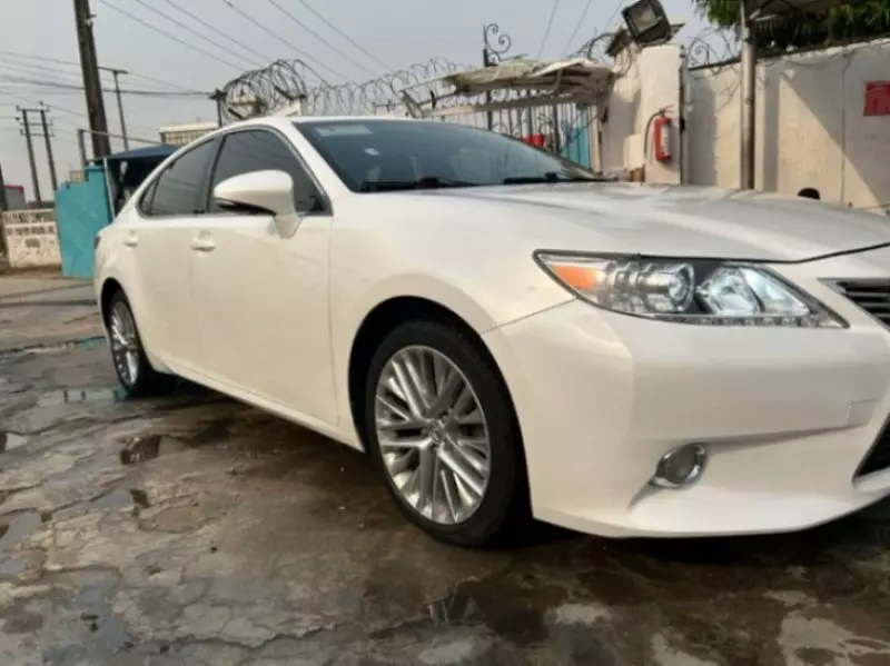Lexus ES   - 2013