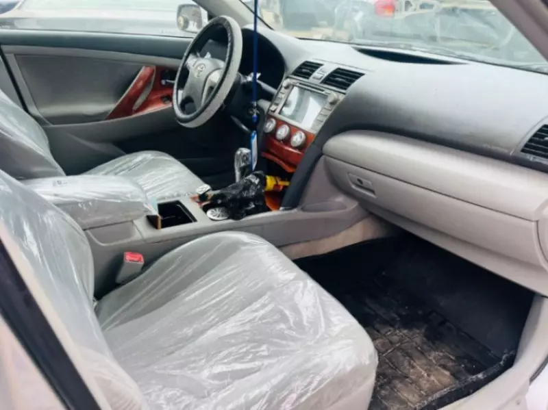 Toyota Camry   - 2010