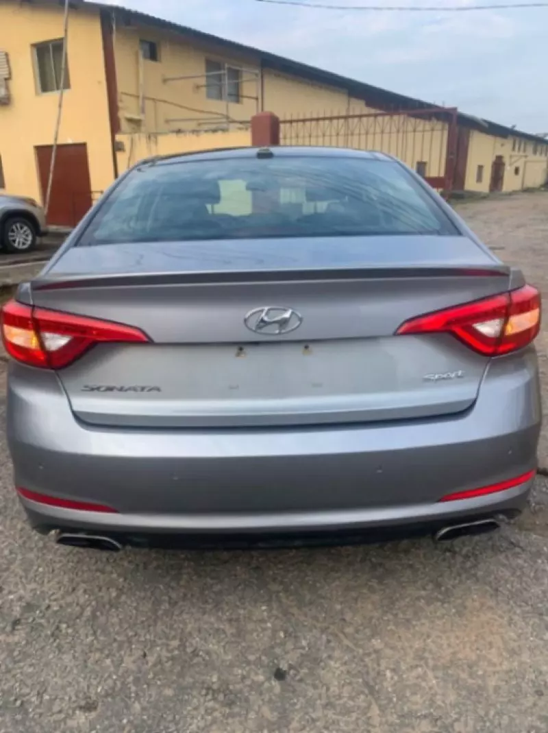 Hyundai Sonata   - 2015