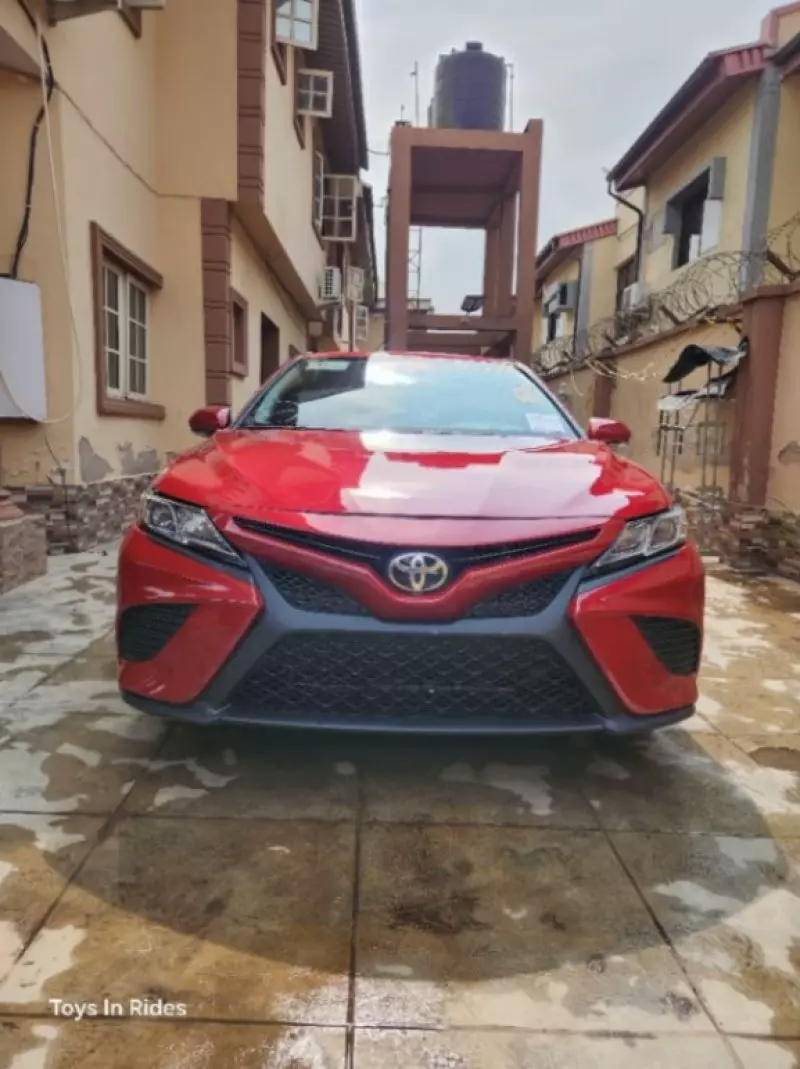 Toyota Camry   - 2020