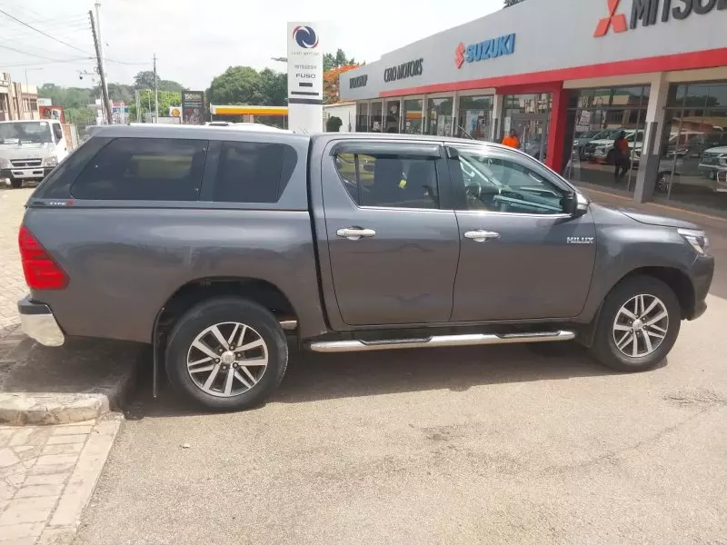 Toyota Hilux Revo    - 2015