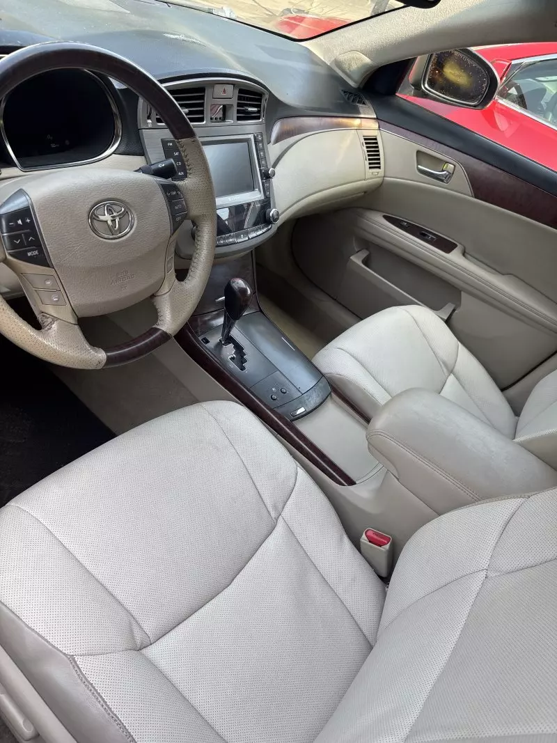 Toyota Avalon   - 2012
