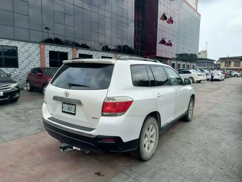 Toyota Highlander   - 2011