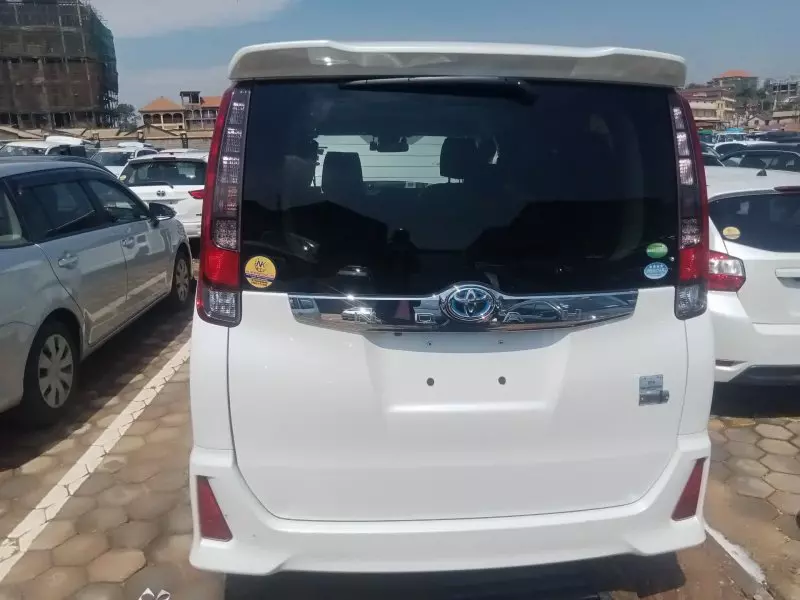 Toyota Noah Hybrid