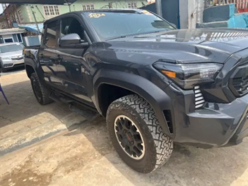 Toyota Tacoma   - 2024