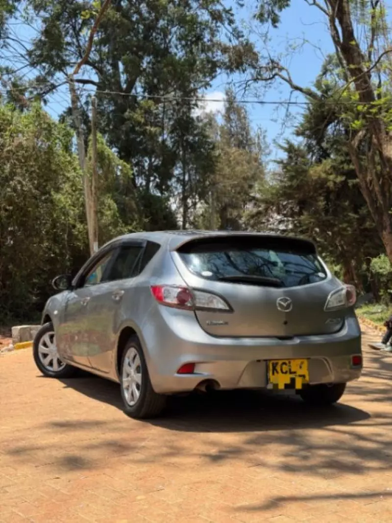 Mazda Axela    - 2010