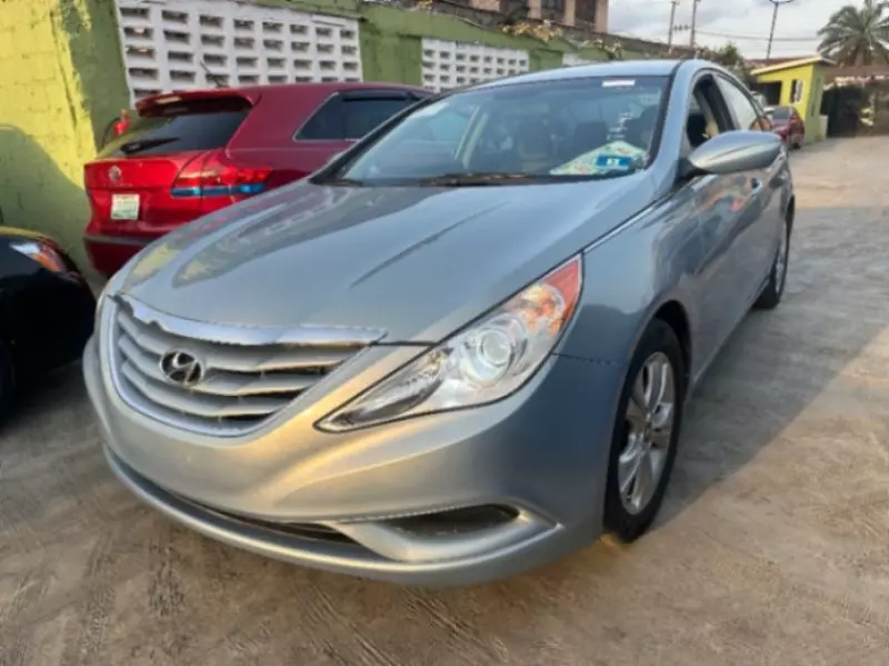 Hyundai Sonata   - 2011