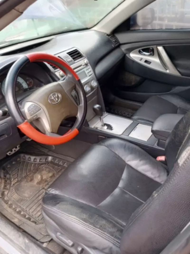 Toyota camry   - 2010