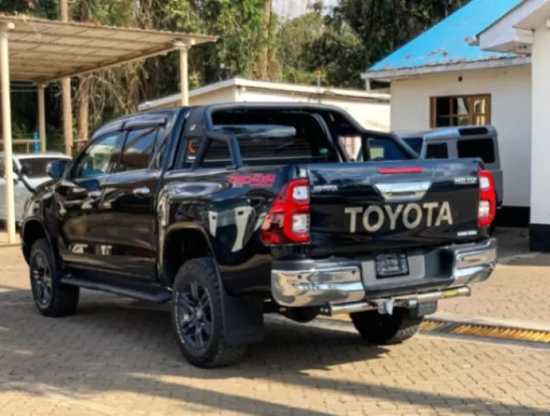Toyota Hilux   - 2020