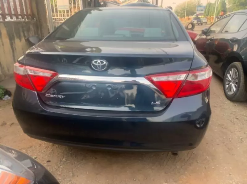 Toyota Camry   - 2016