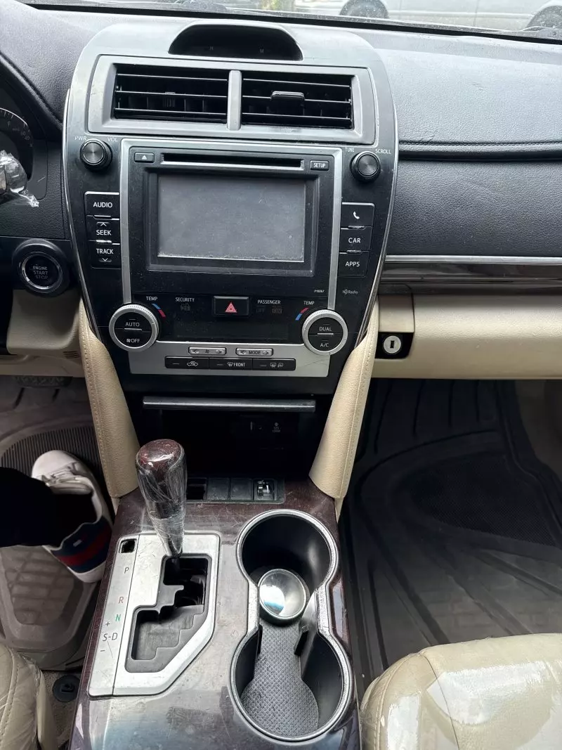 Toyota Camry   - 2012