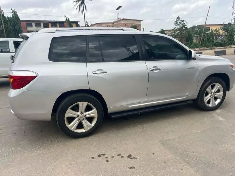 Toyota Highlander   - 2009