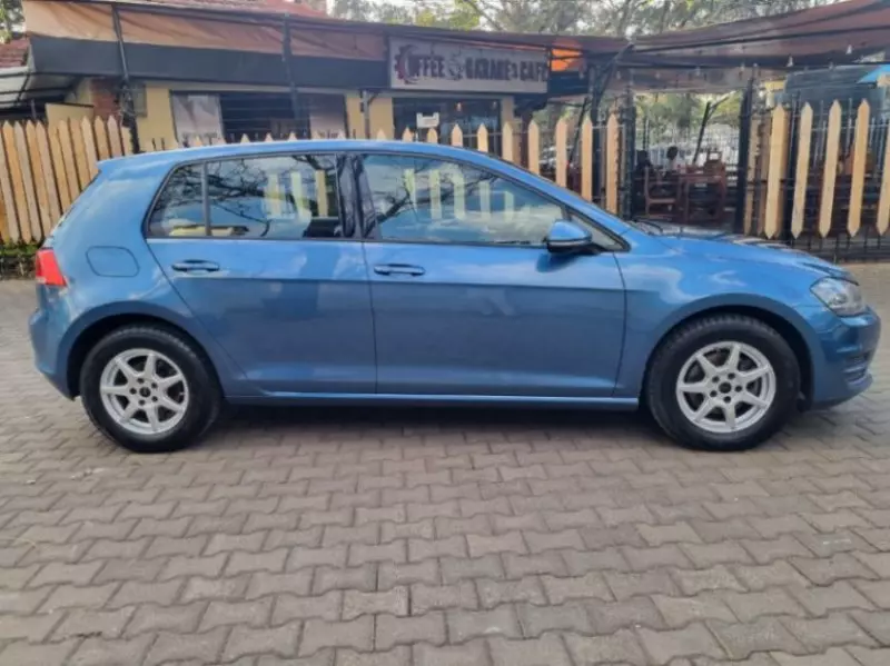 Volkswagen Golf   - 2016