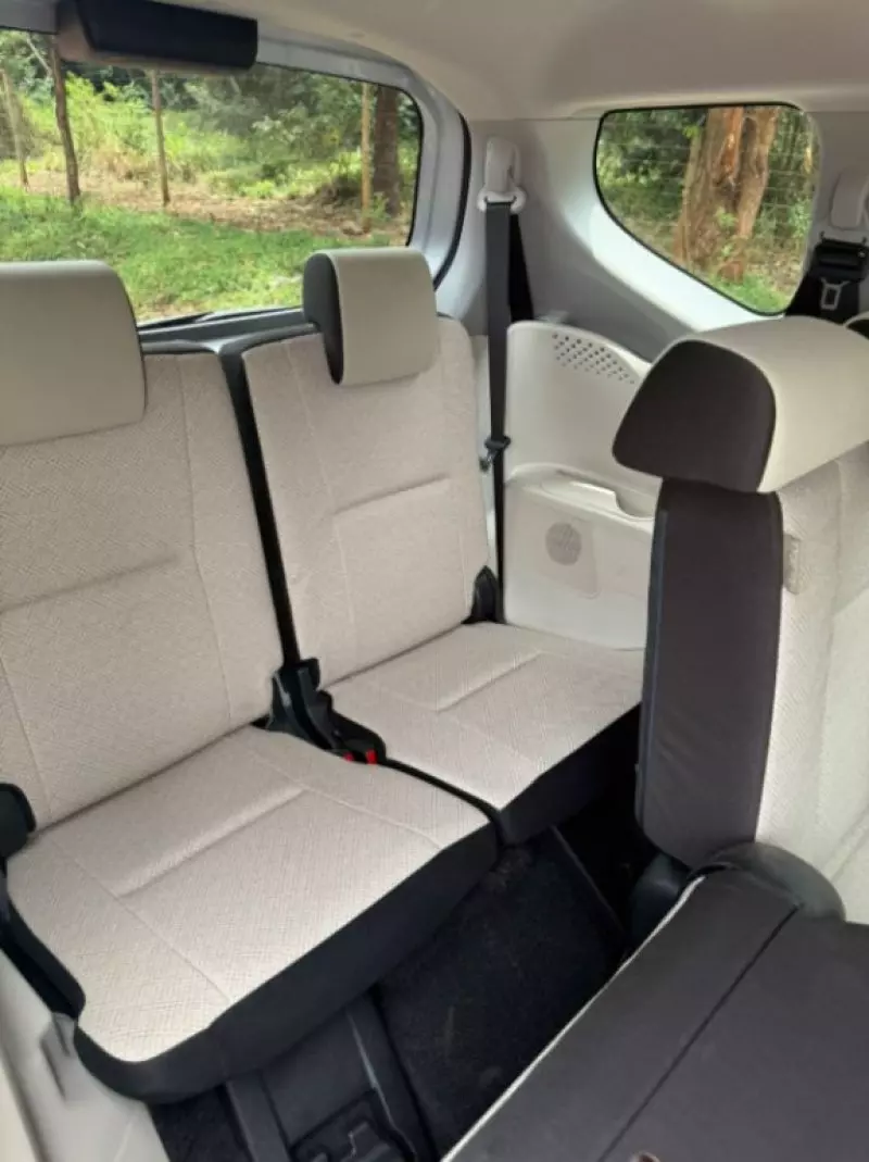 Toyota Sienta Hybrid    - 2017