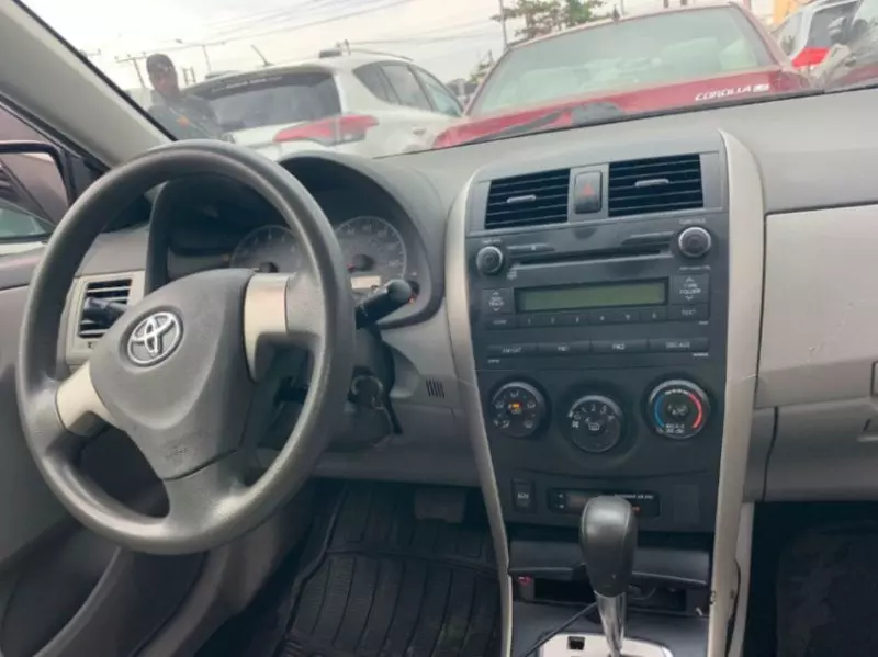 Toyota Corolla   - 2010